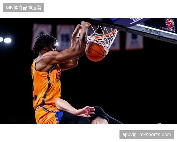 上海队外援怀特塞德当选最佳防守球员，成为CBA历史上首位获此殊荣的外籍球员